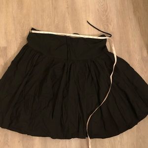 Vince L black cotton swirl skirt EUC